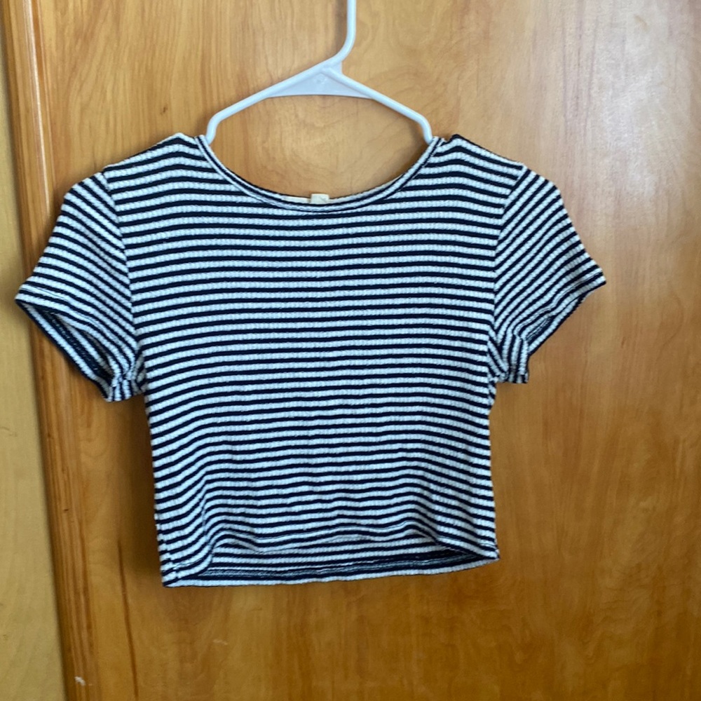 New with tags striped womens cropped top short sleeve
